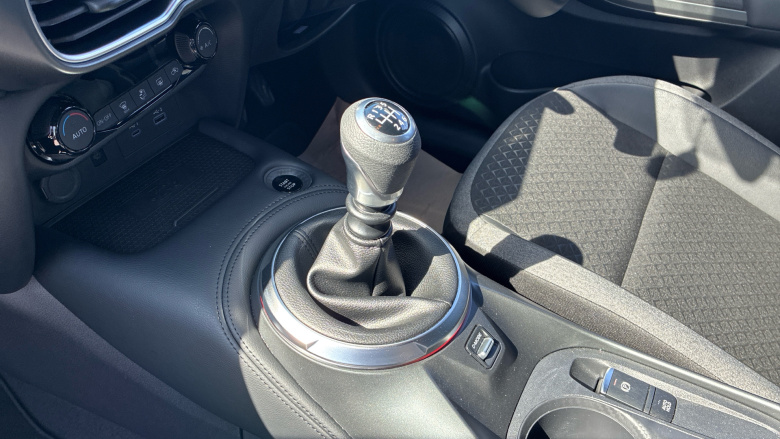 Nissan Juke 1.0 DiG-T N-Connecta 5dr Petrol Hatchback